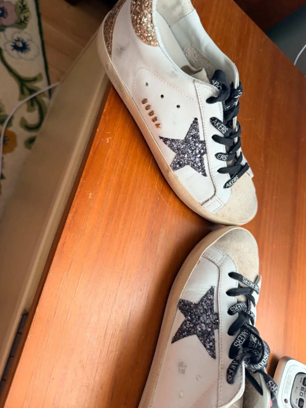Golden Goose Women Superstar Low Top Sneakers - Picture 3 of 11